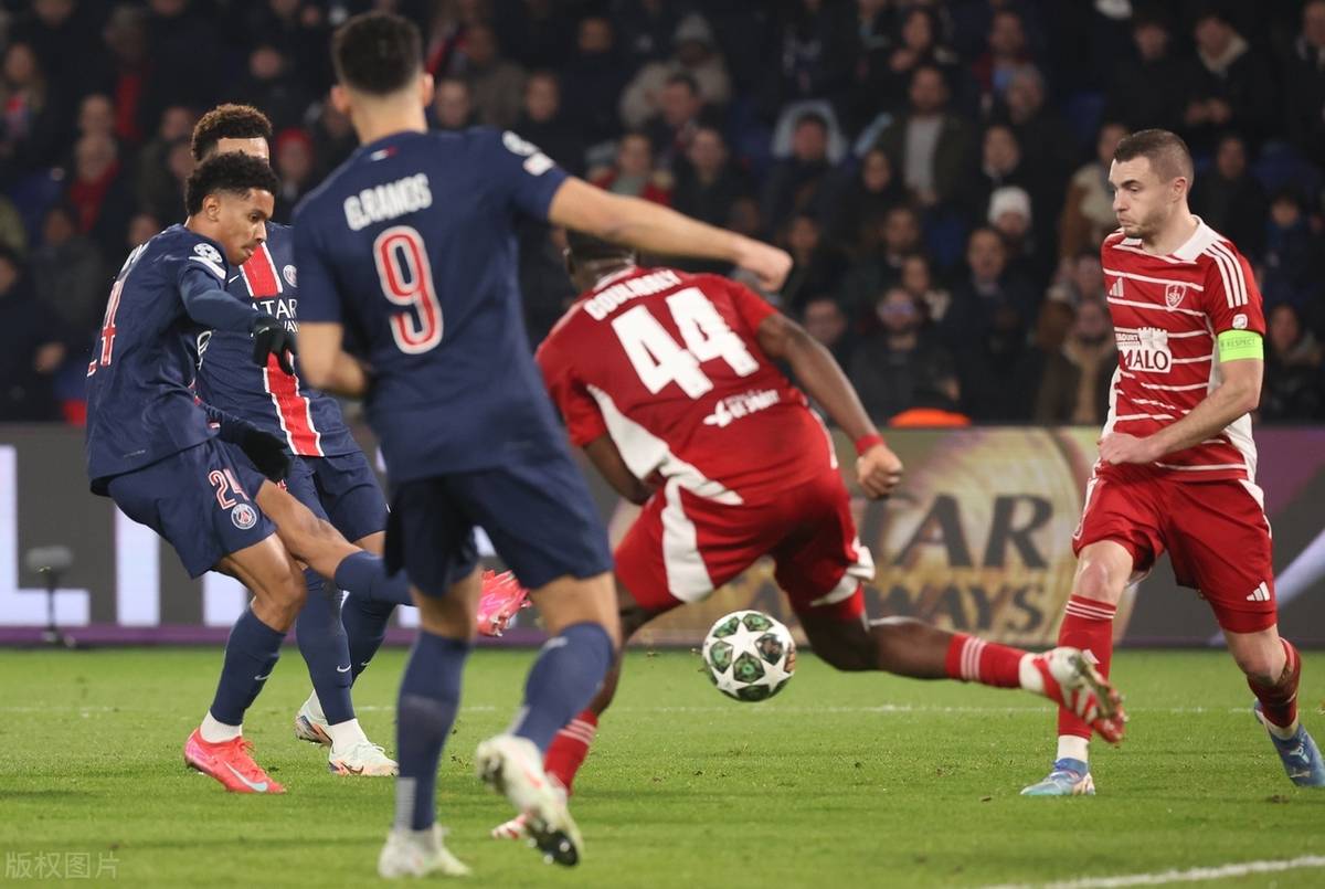 包含巴黎圣日耳曼力克利物浦，阿扎尔梅开二度德甲的词条