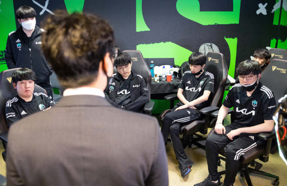 100T碾压DK，Faker完成帽子戏法